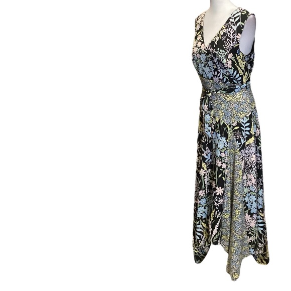NWT Calvin Klein Floral V-Neck Handkerchief Dress - Size 2 - Picture 2 of 6